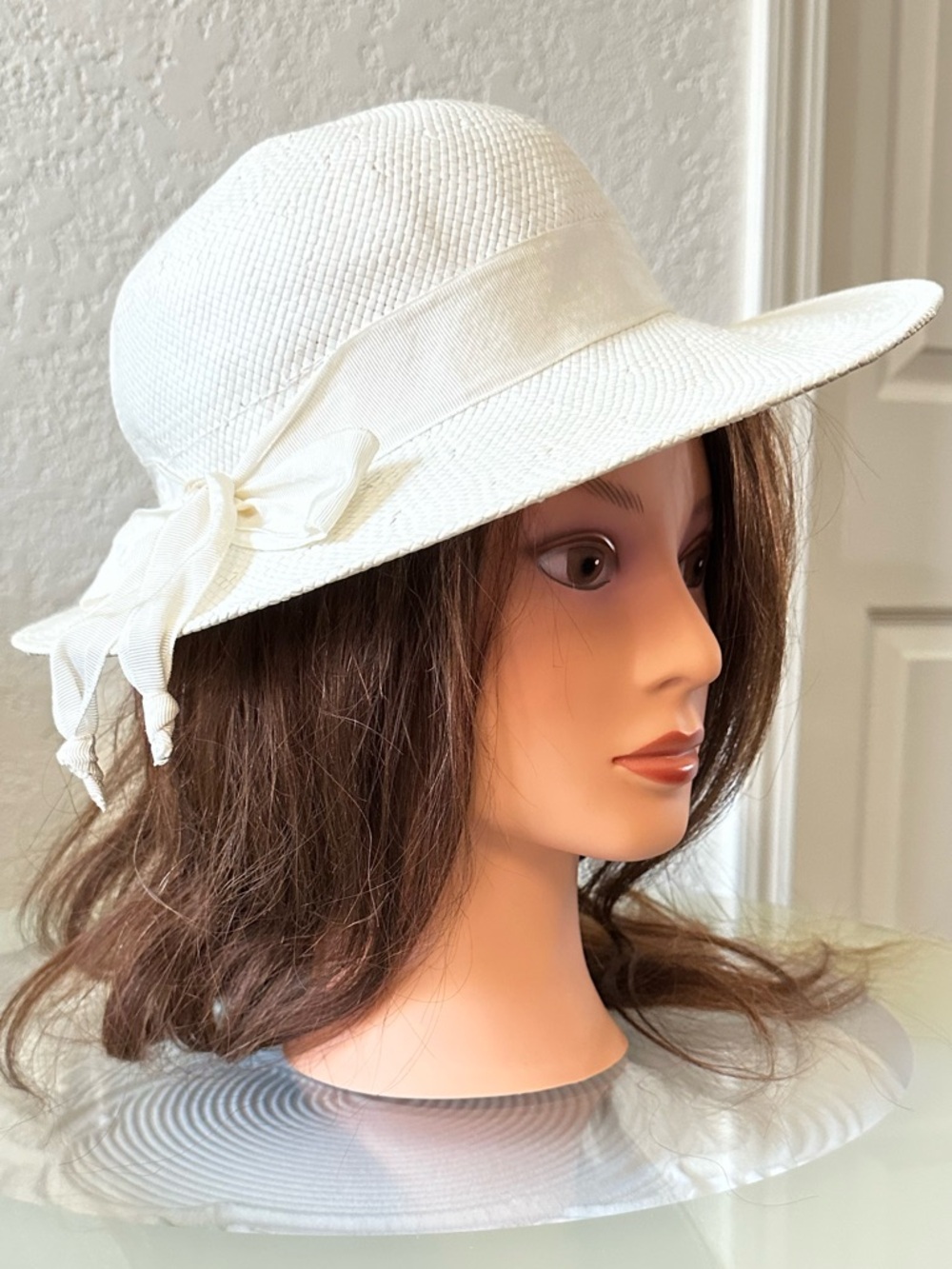 Vintage Women's Cream Straw Cloche Sun Hat with Decorative Bow 12 1/2” clean - Picture 2 of 12